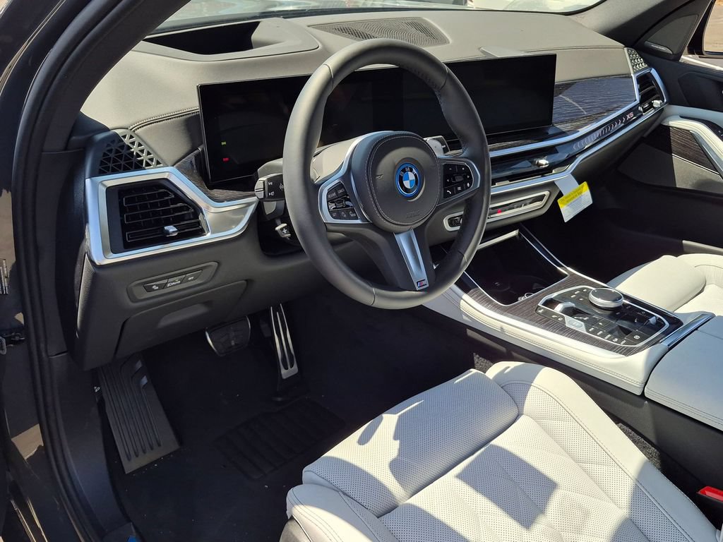 New 2026 BMW X5 xDrive50e w/ M Sport Package AWD/4WD image 8