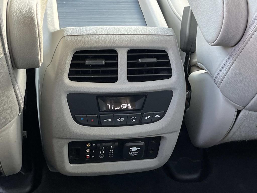 Used 2017 Honda Pilot Touring image 18