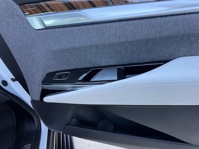 Used 2026 Cadillac Escalade ESV Platinum Sport w/ LPO, Floor Liner Package AWD/4WD image 9