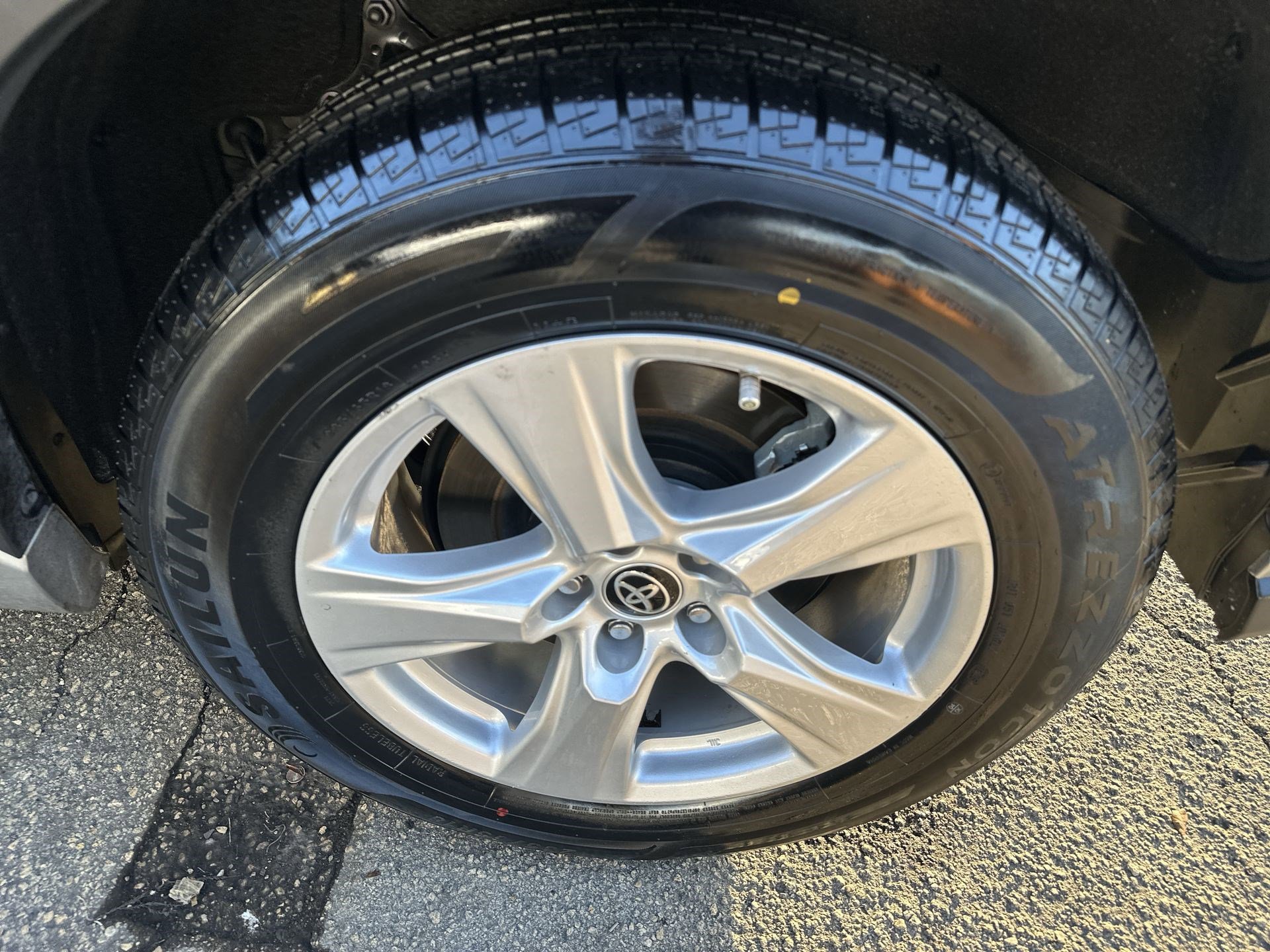 Used 2023 Toyota Highlander LE image 19