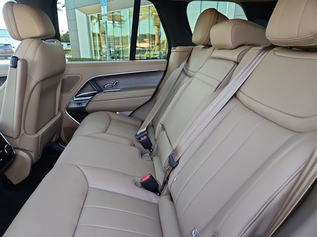 New 2026 Land Rover Range Rover SE image 16