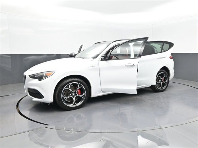 Used 2022 Alfa Romeo Stelvio Veloce image 59