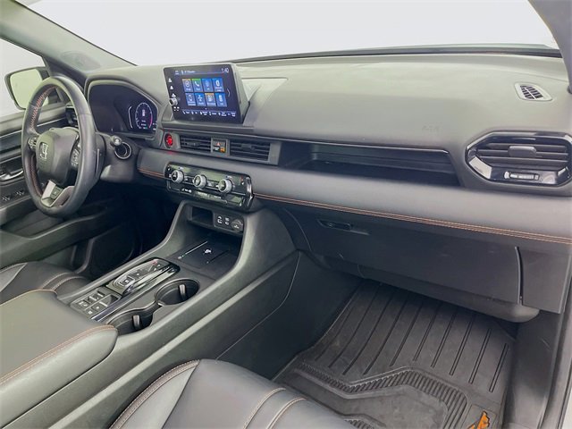 Used 2025 Honda Pilot TrailSport image 31