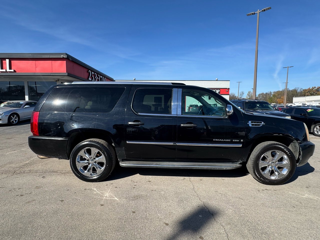 Used 2007 Cadillac Escalade ESV AWD image 2