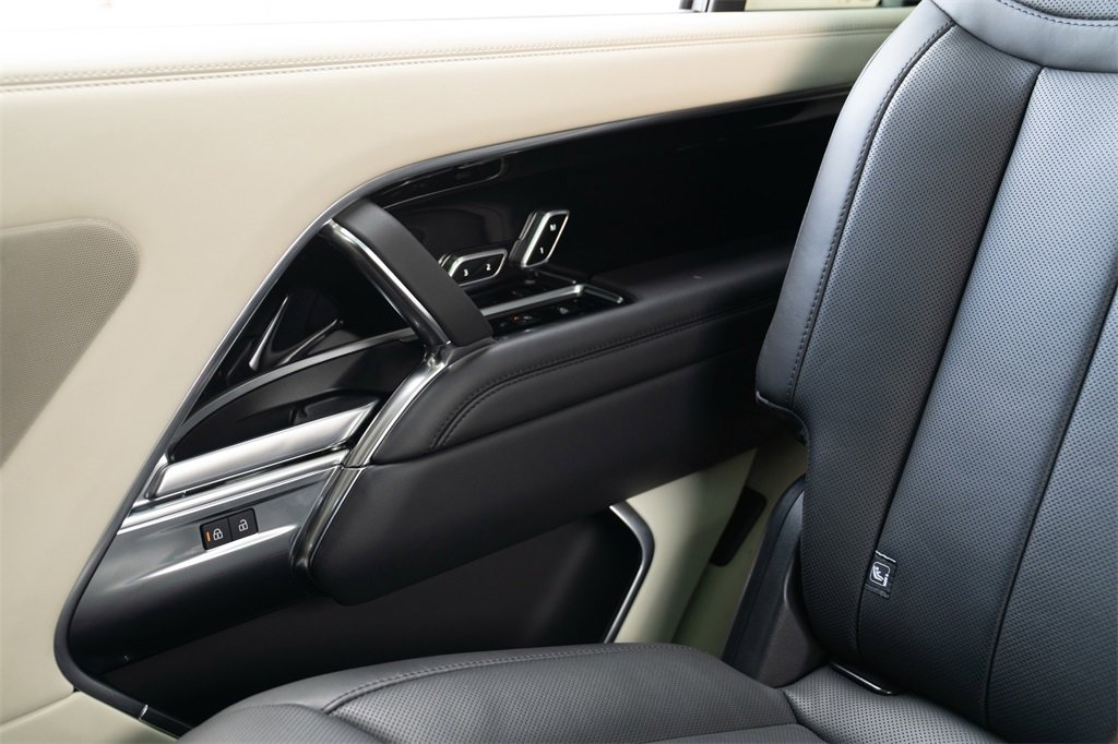 Used 2024 Land Rover Range Rover Long Wheelbase SE image 59