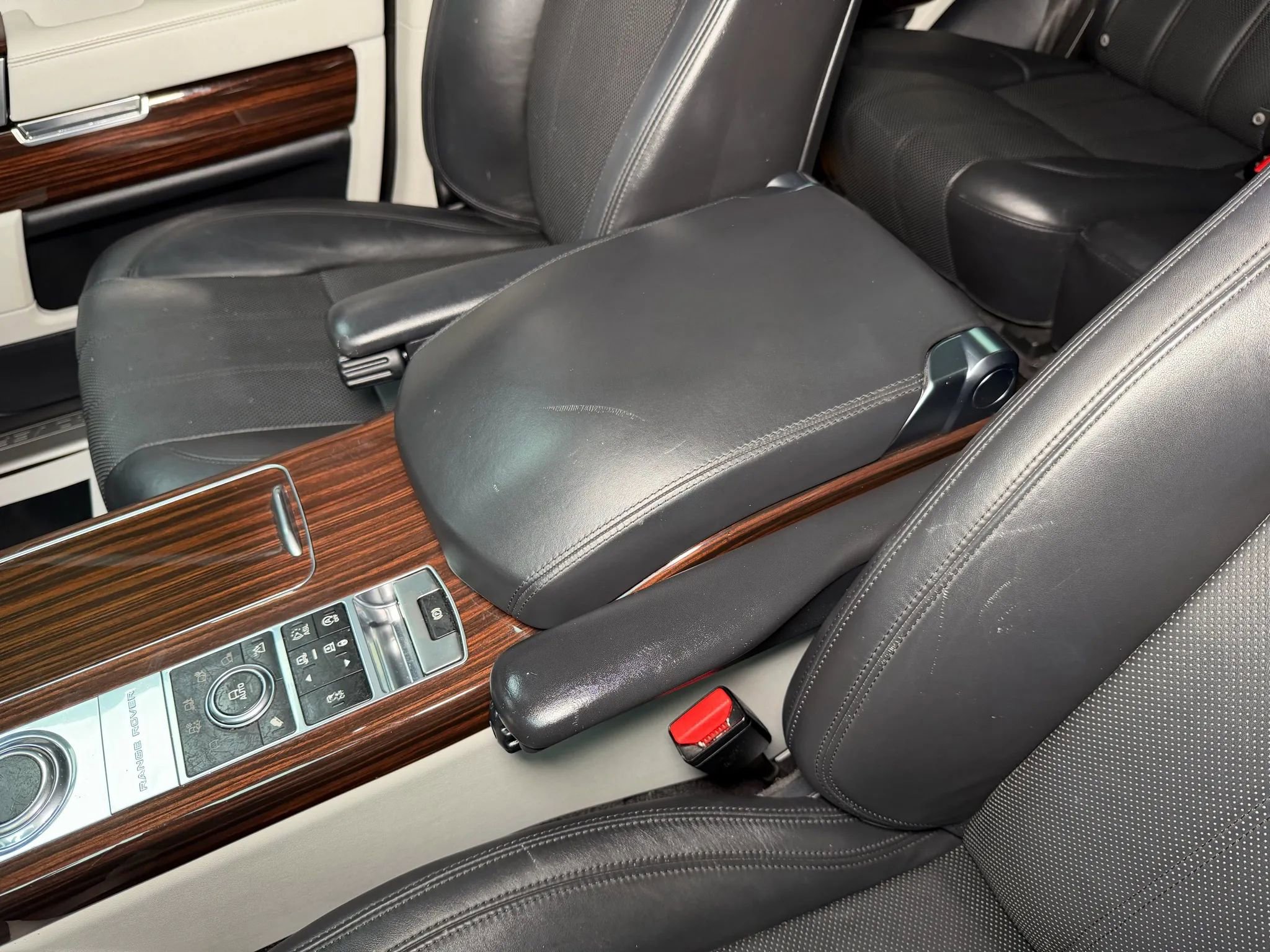 Used 2014 Land Rover Range Rover Supercharged image 41