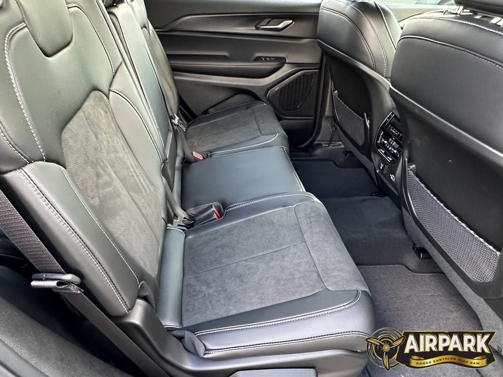 New 2025 Jeep Grand Cherokee L Altitude AWD/4WD image 13