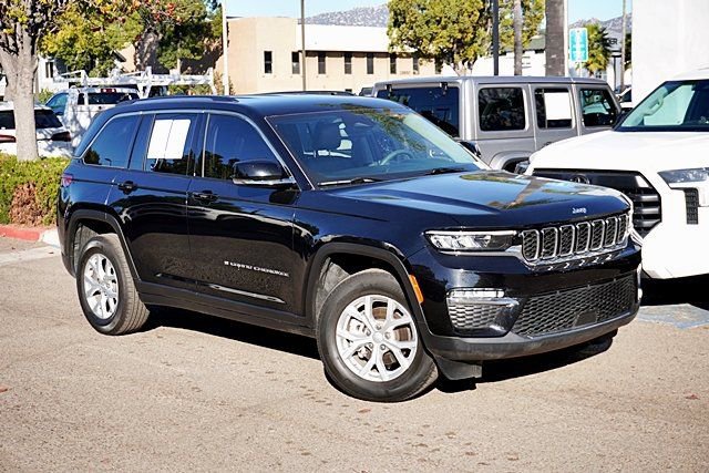 Used 2023 Jeep Grand Cherokee Limited w/ Trailer Tow Prep Group (B) image 3