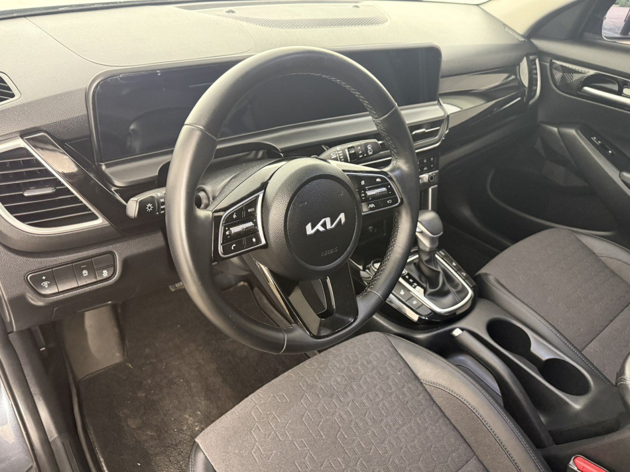 Used 2025 Kia Seltos S AWD/4WD image 15