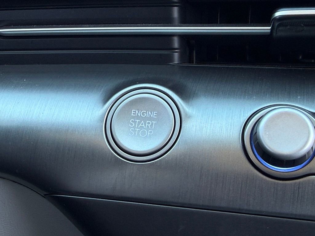 Certified 2025 Hyundai Kona SE image 22