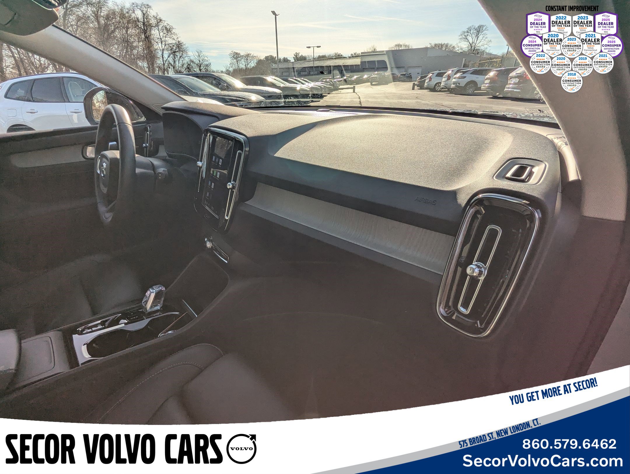 Certified 2024 Volvo XC40 B5 Ultimate w/ Climate Package image 22