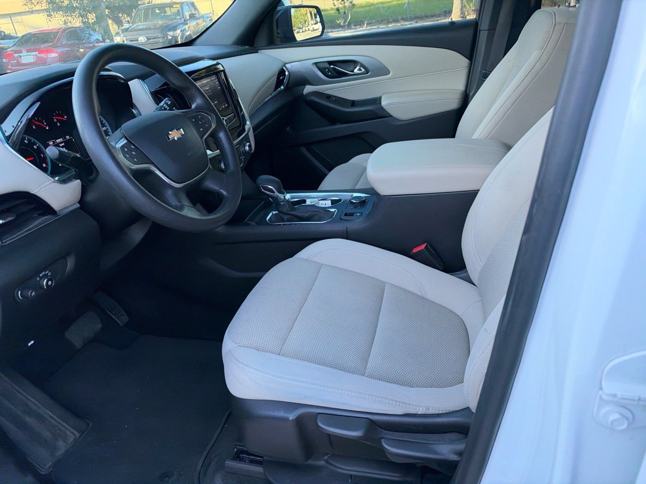 Used 2023 Chevrolet Traverse LS FWD image 9