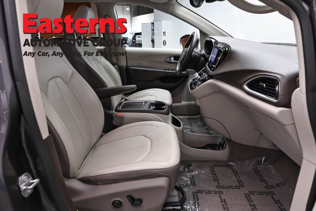 Used 2017 Chrysler Pacifica Touring-L Plus w/ Advanced Safetytec Group FWD image 24
