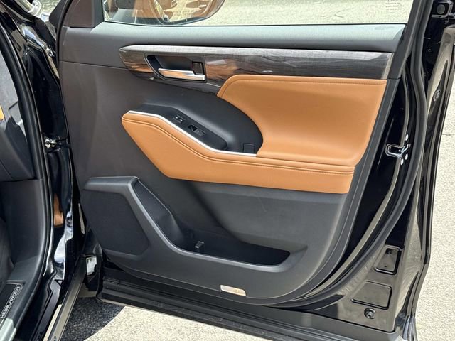 Used 2026 Toyota Highlander Platinum AWD/4WD image 8