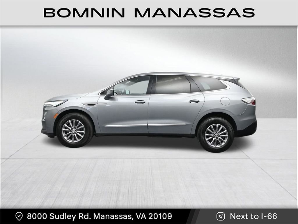 Used 2023 Buick Enclave Essence image 2