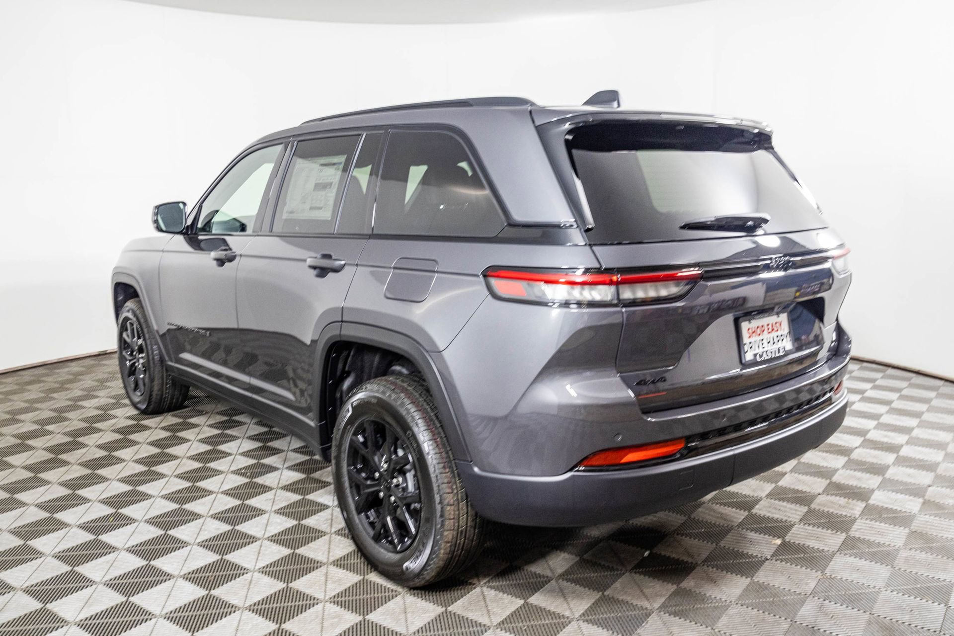 New 2025 Jeep Grand Cherokee Altitude image 11