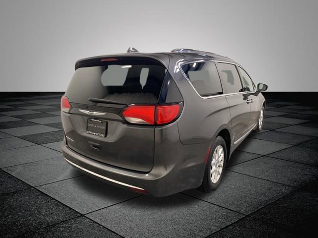 Used 2020 Chrysler Pacifica Touring-L FWD image 7