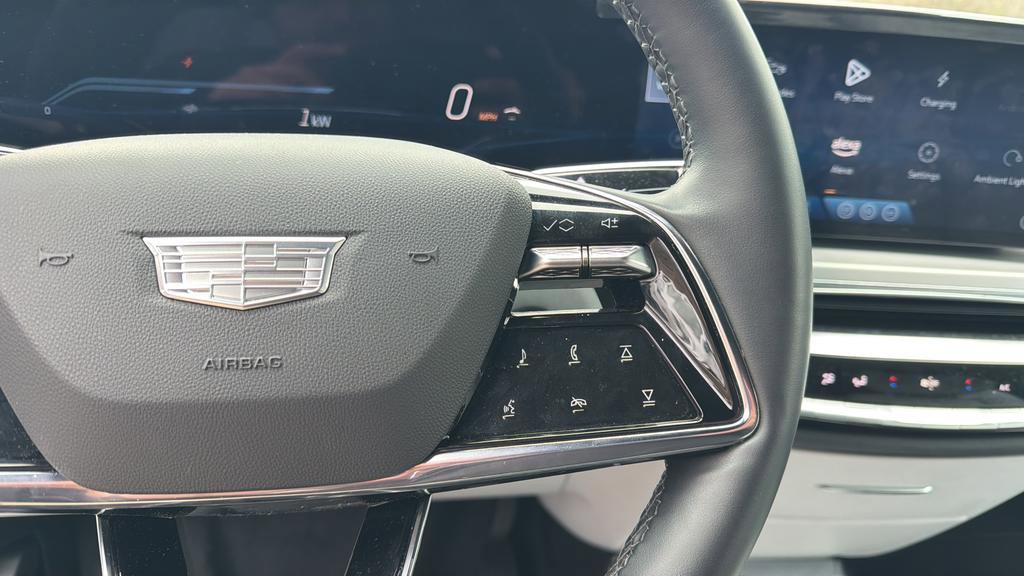 Certified 2025 Cadillac Lyriq Luxury AWD/4WD image 32