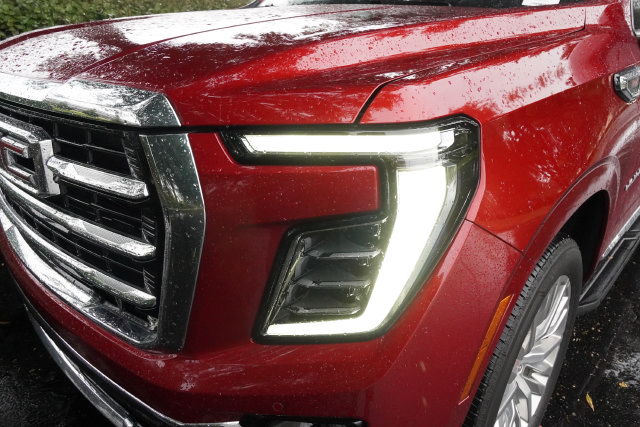 Used 2025 GMC Yukon Elevation AWD/4WD image 30