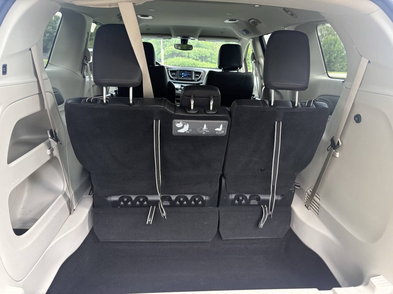 Used 2018 Chrysler Pacifica Touring-L FWD image 31