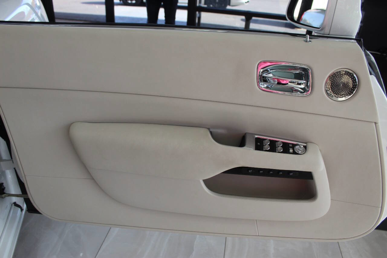 Used 2019 Rolls-Royce Dawn RWD image 12