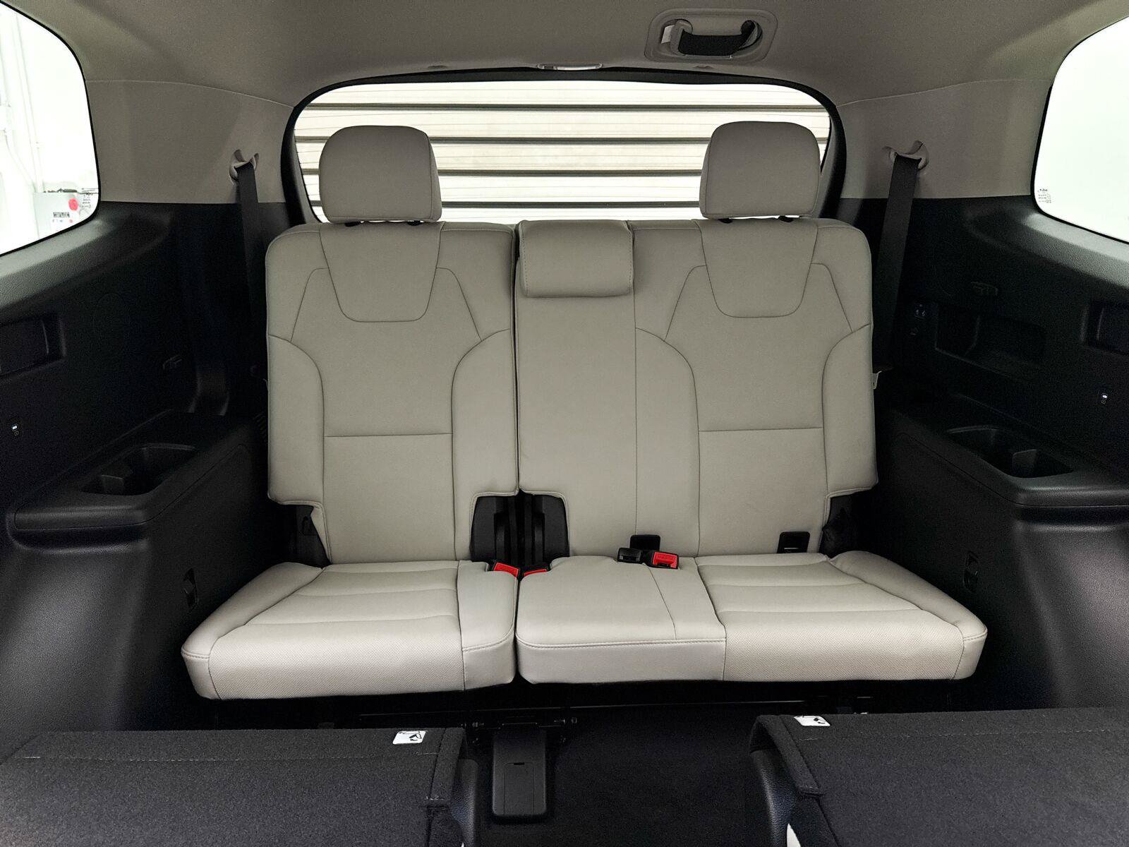 Used 2024 Kia Telluride EX w/ EX Captain's Chair Package FWD image 13