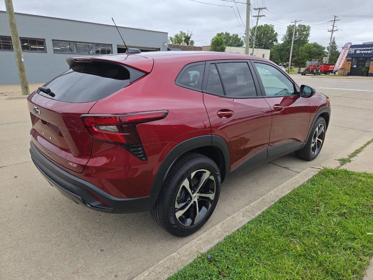 Used 2025 Chevrolet Trax RS w/ Sunroof Package image 18
