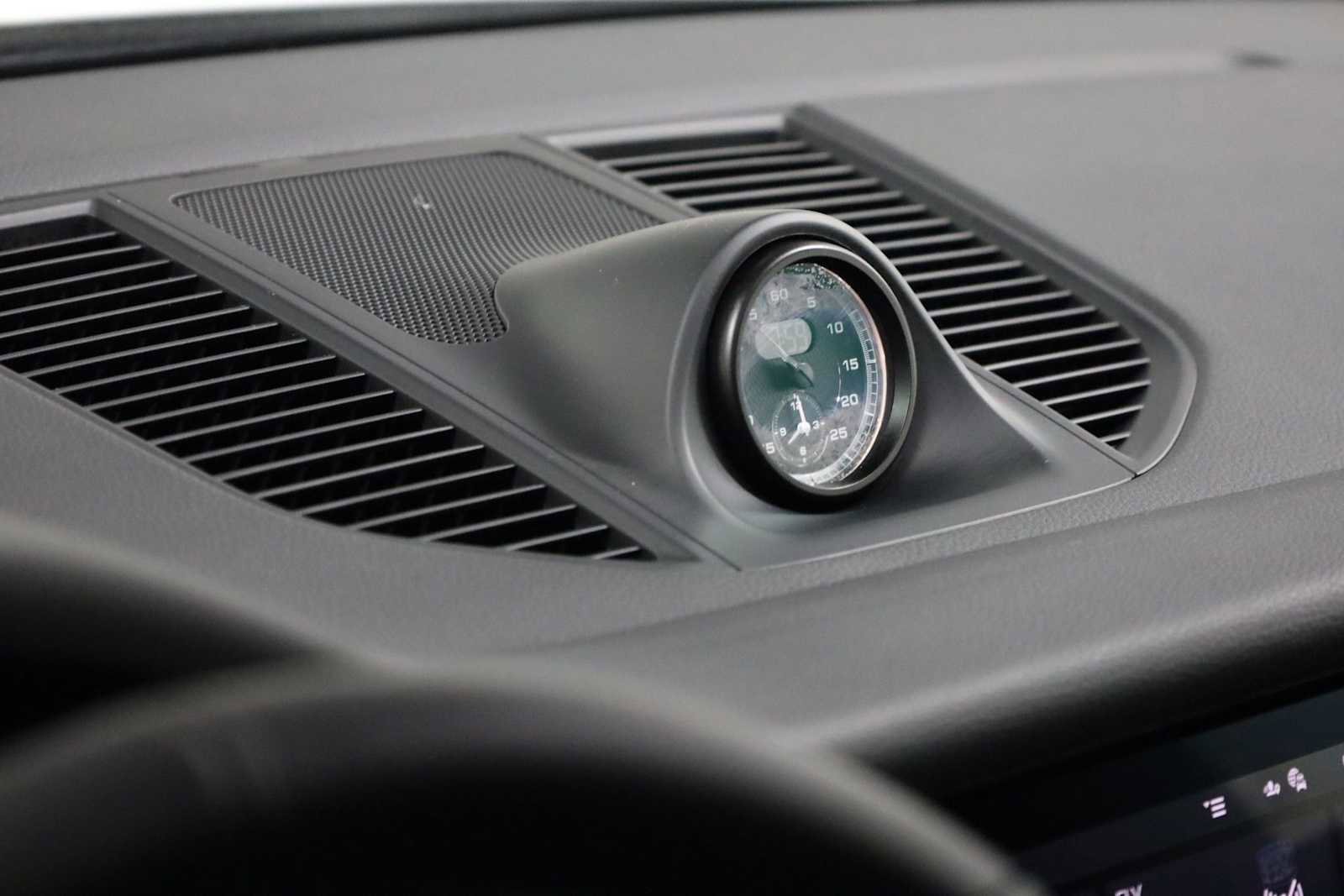 Certified 2026 Porsche Macan image 19