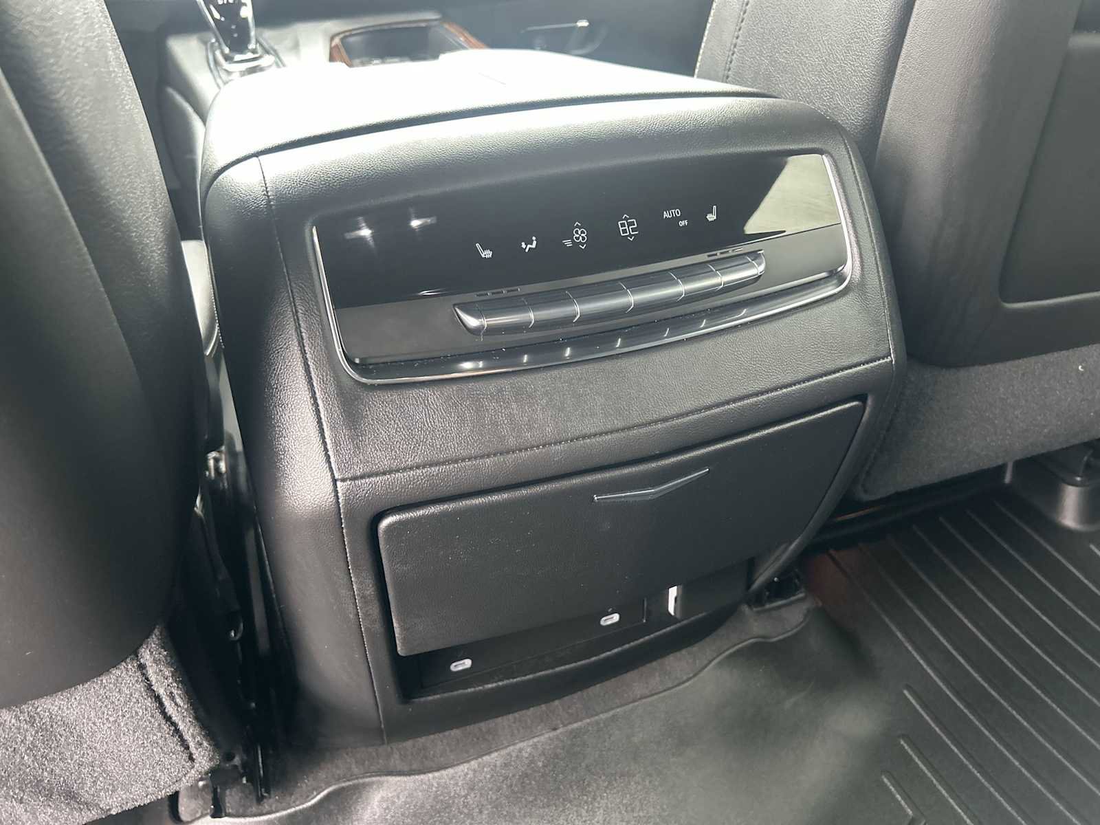 Used 2021 Cadillac Escalade Luxury image 20