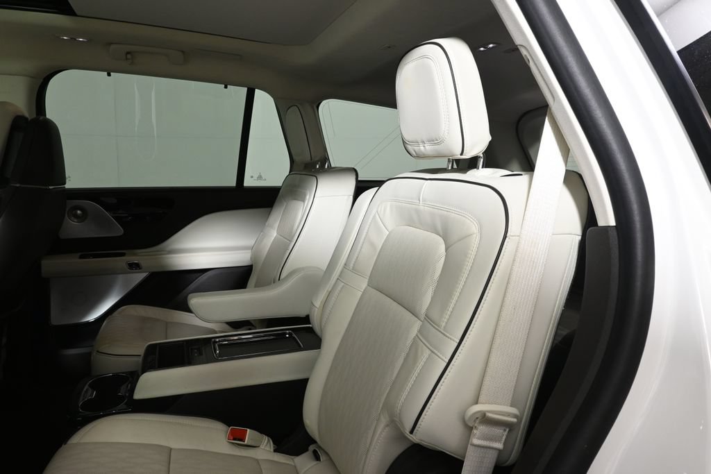 Used 2024 Lincoln Aviator Black Label AWD/4WD image 30