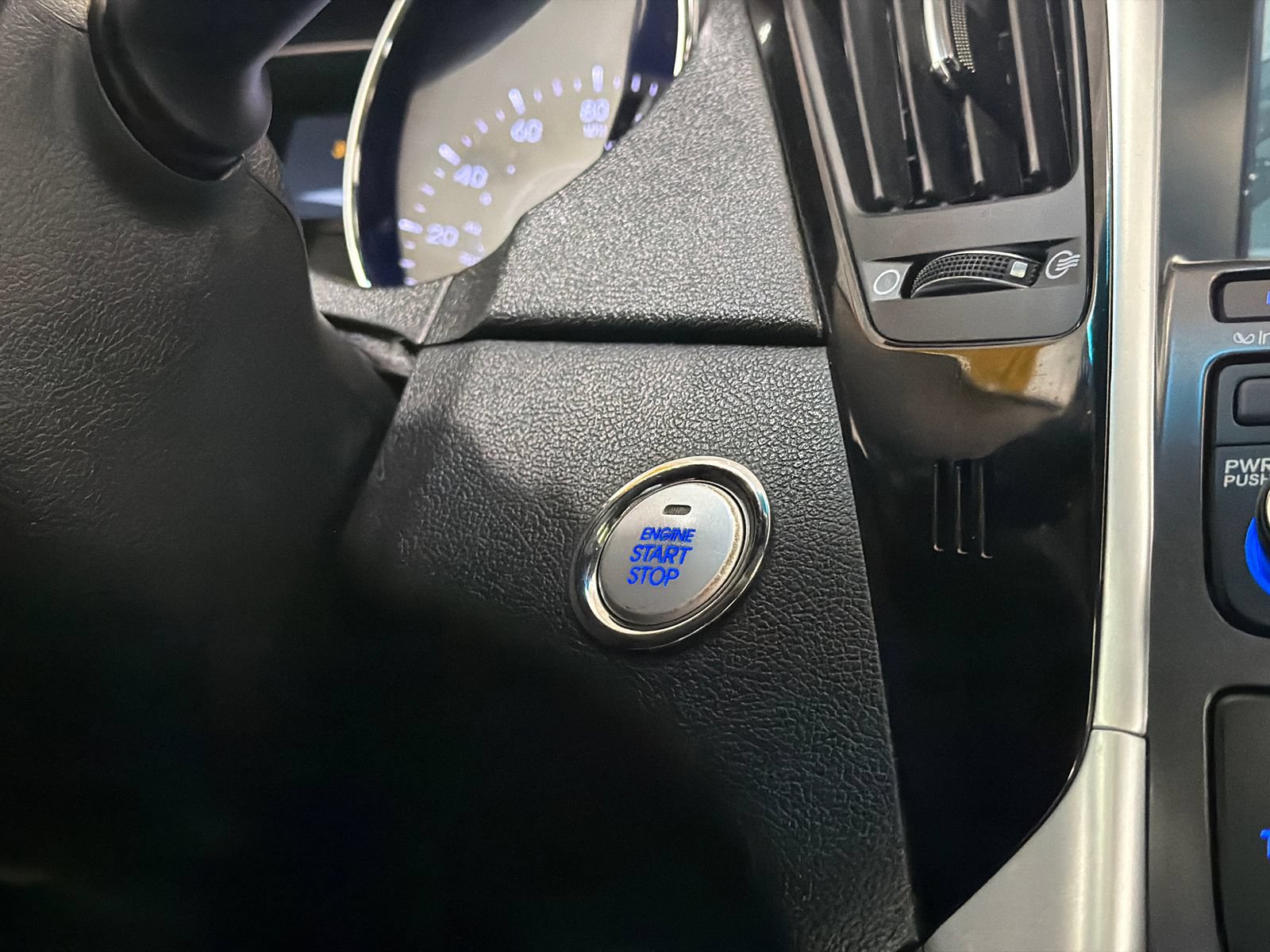 Used 2014 Hyundai Sonata Limited w/ Technology Package 05 FWD image 19