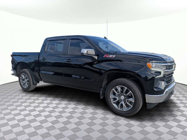 Used 2025 Chevrolet Silverado 1500 LT image 2