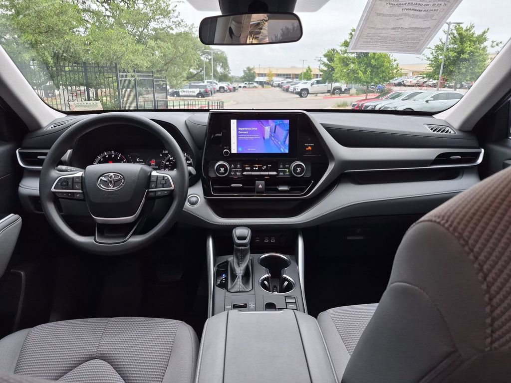 Used 2023 Toyota Highlander L FWD image 30