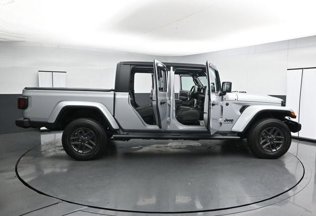 Used 2024 Jeep Gladiator Sport image 37
