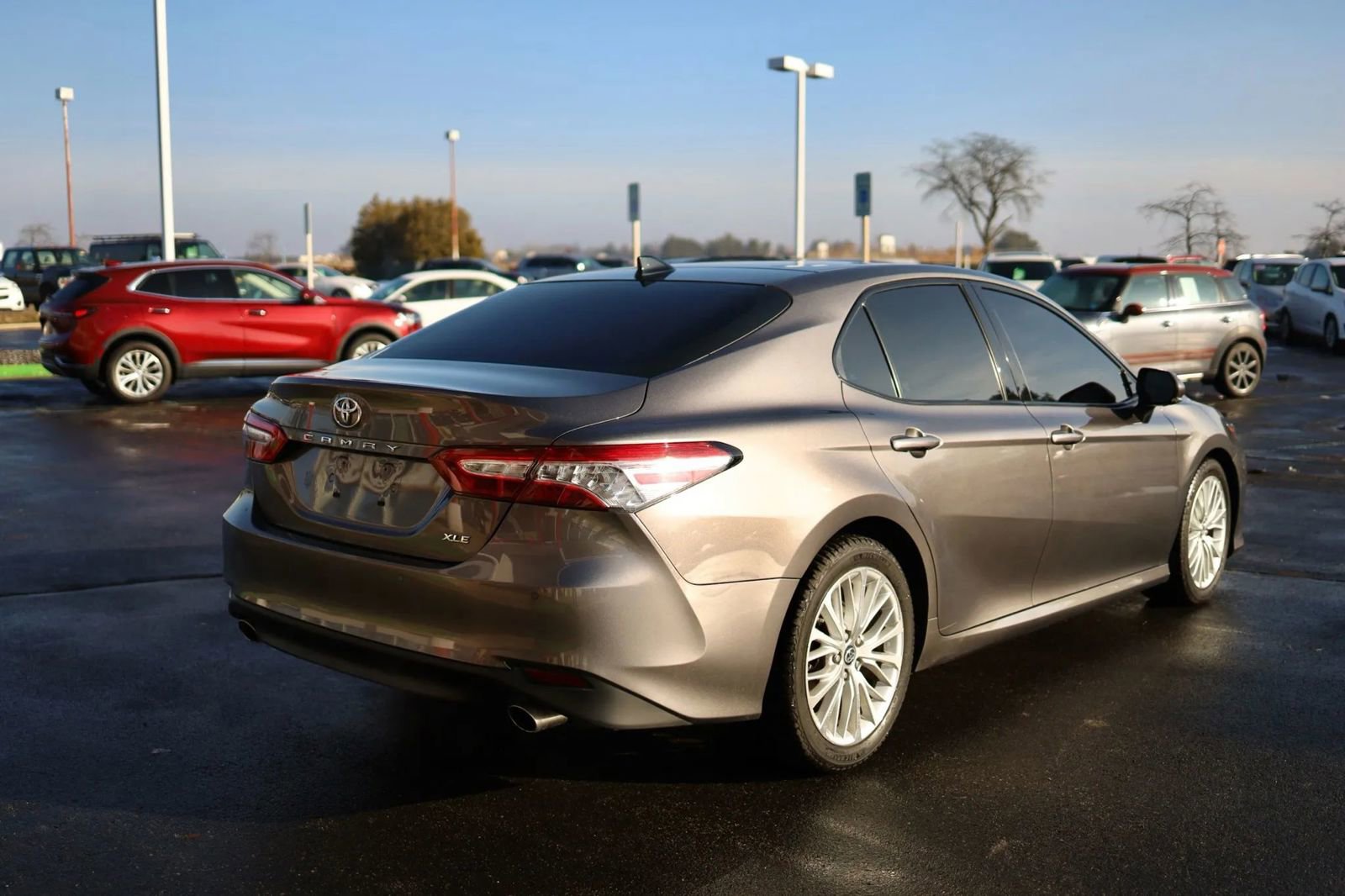 Used 2018 Toyota Camry XLE w/ Driver Assist Package FWD image 5