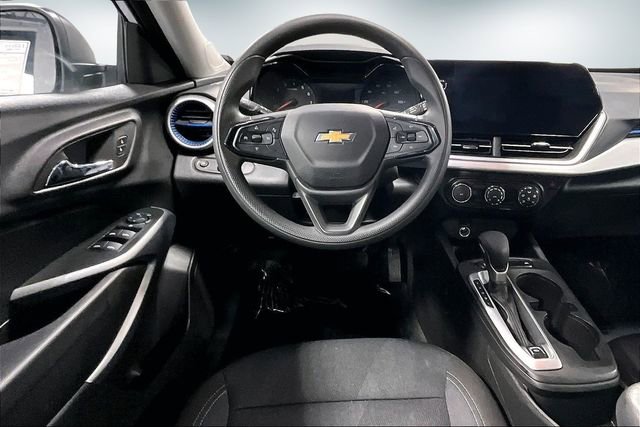 Used 2025 Chevrolet Trax LS image 9