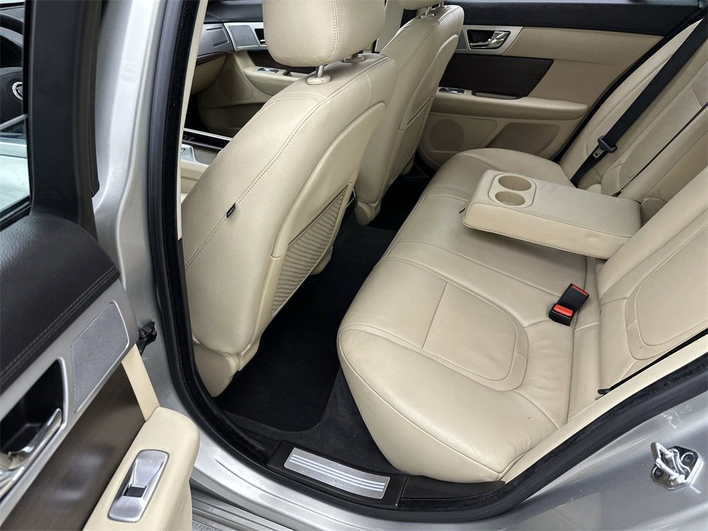 Used 2012 Jaguar XF image 23