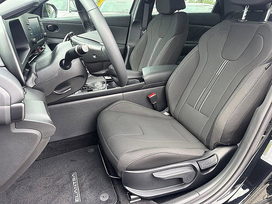 New 2026 Hyundai Elantra SEL Sport FWD image 8