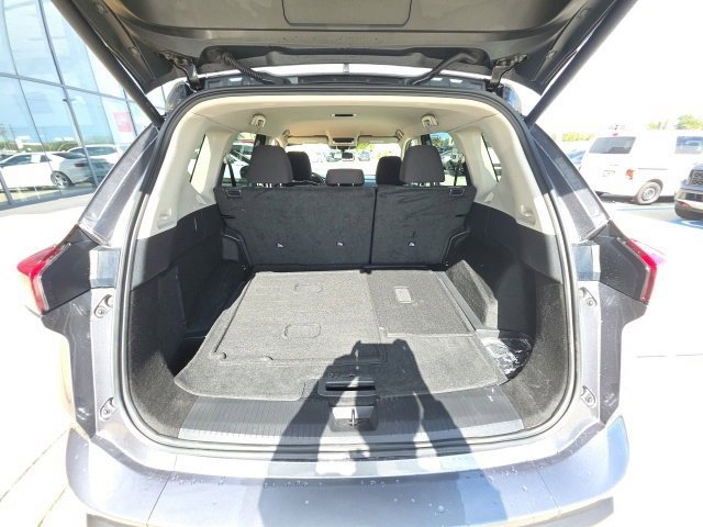 Used 2025 Nissan Rogue SV image 25