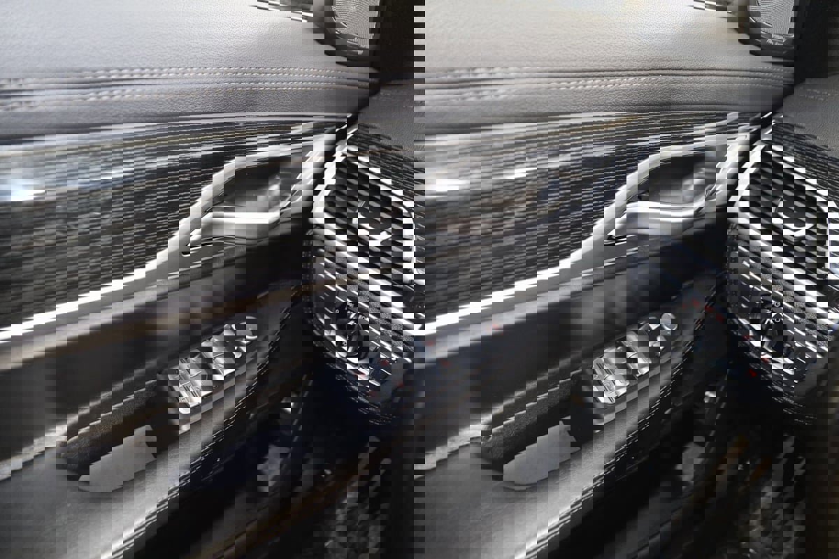 Used 2022 BMW 750i xDrive w/ M Sport Package image 39