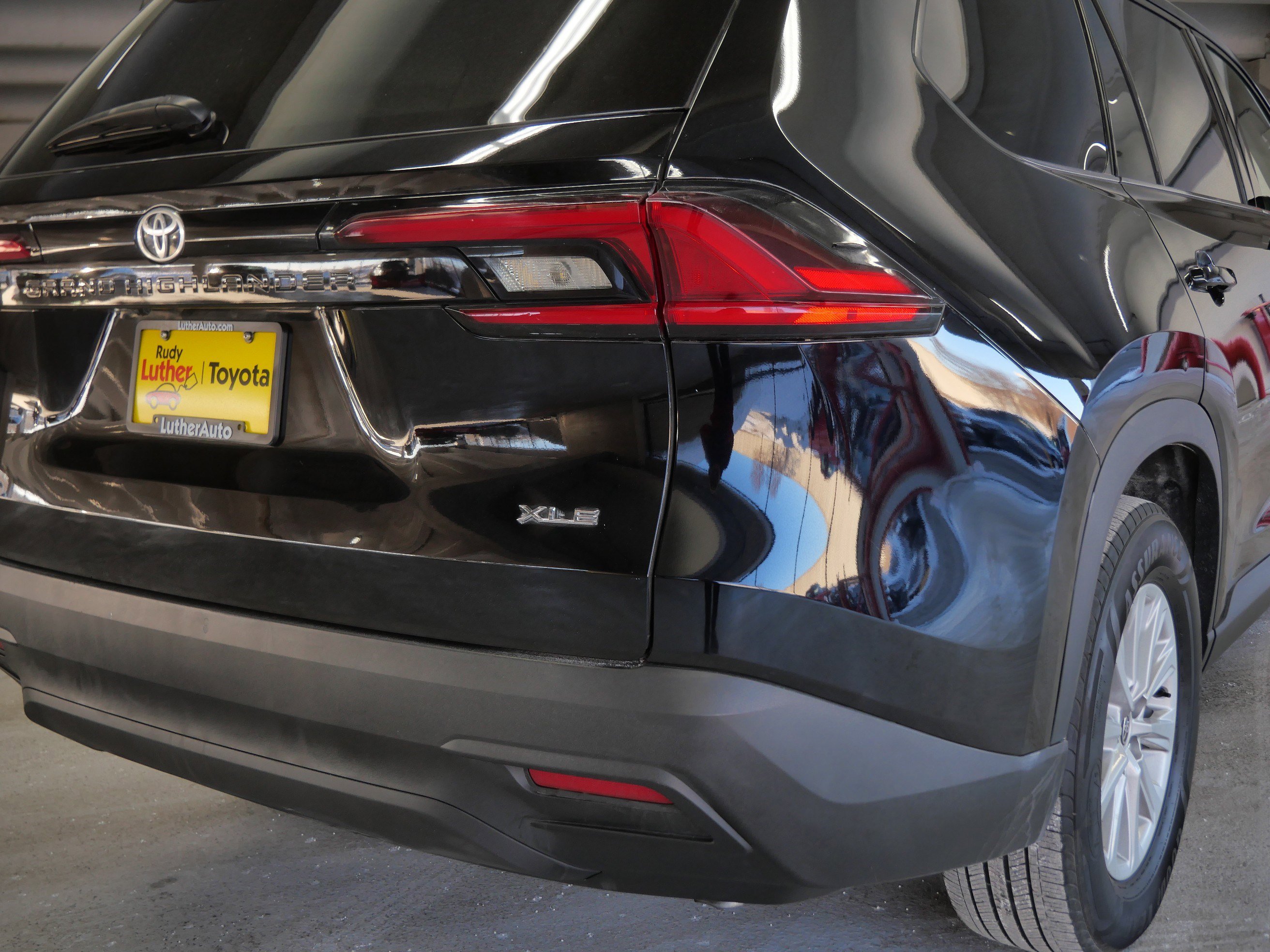 Certified 2025 Toyota Grand Highlander AWD image 18