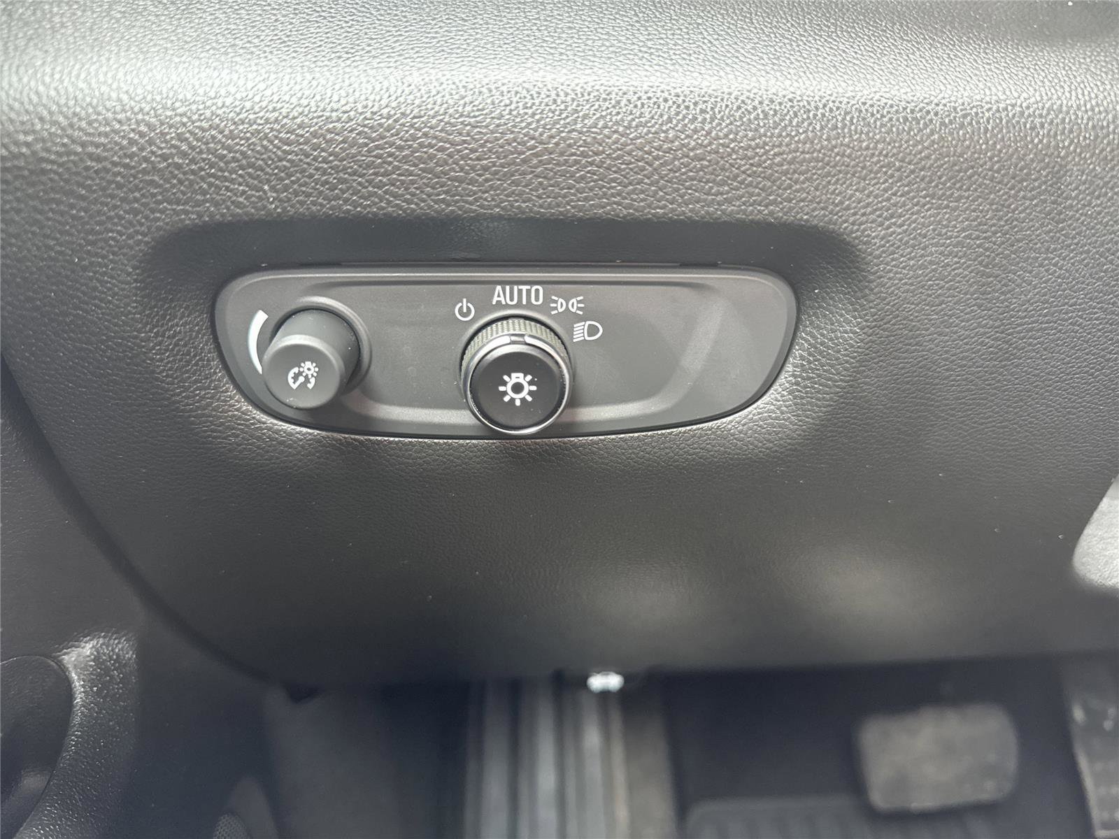 Used 2023 Chevrolet Traverse Premier image 24