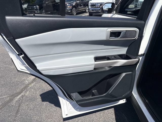 Used 2023 Ford Explorer XLT w/ Equipment Group 202A AWD/4WD image 21