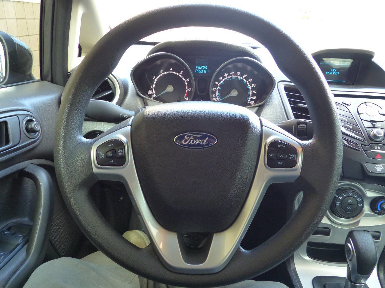 Used 2017 Ford Fiesta SE image 36