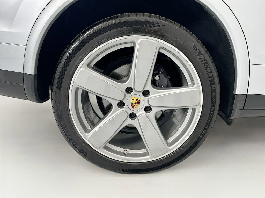 Used 2018 Porsche Cayenne image 32