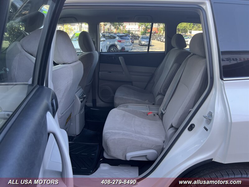 Used 2011 Toyota Highlander 4WD w/ Cold Weather Pkg image 24