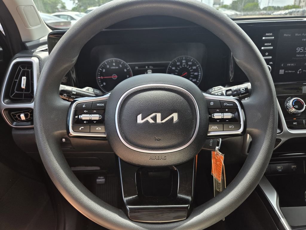 Used 2023 Kia Sorento LX image 23