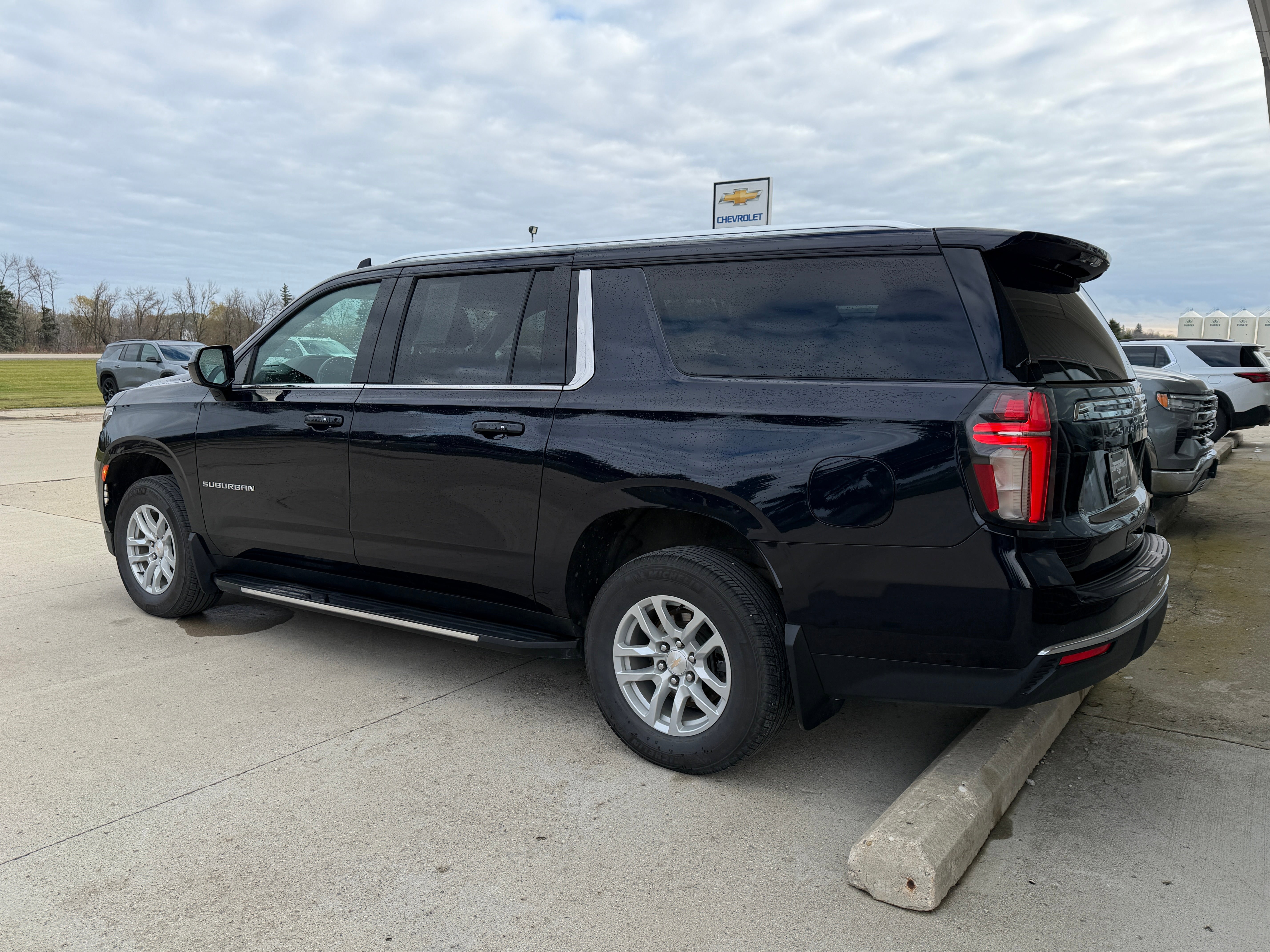 Used 2022 Chevrolet Suburban LS w/ Max Trailering Package AWD/4WD image 3