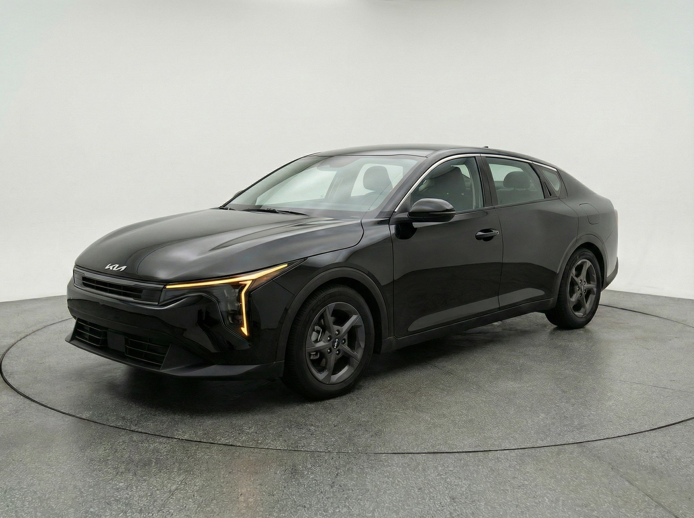 Used 2025 Kia K4 LXS image 3