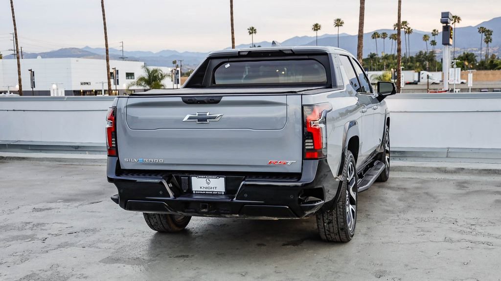 Used 2025 Chevrolet Silverado EV RST AWD/4WD image 9